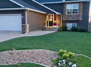 2685 Prairie Oak Dr, Dickinson, ND 58601