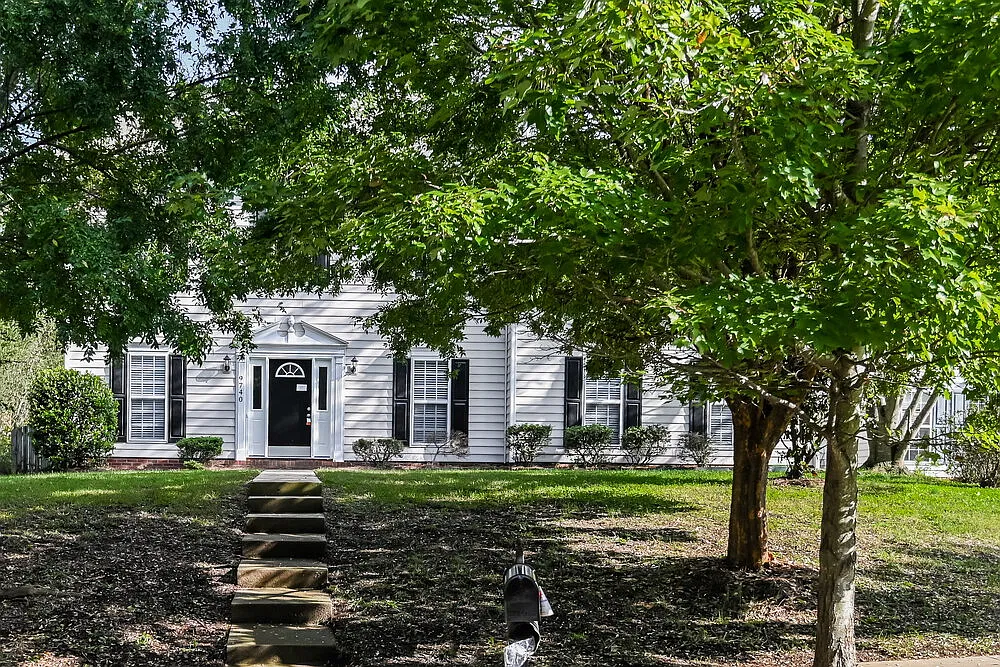 4 bed, 2.5 bath, 2213 sqft, $2,165 — Photo 4
