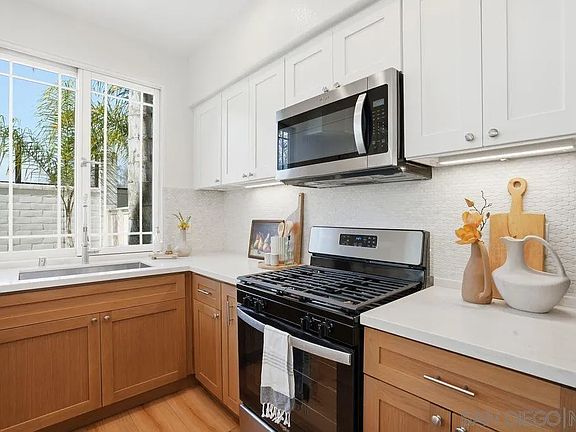 5th image of 370 Carmel Creeper Pl