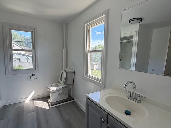 2nd image of 24 W End Ave