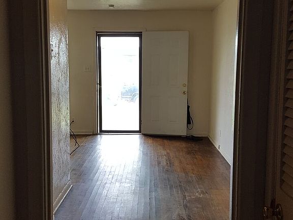 5th image of 1401 Glen Garden Dr