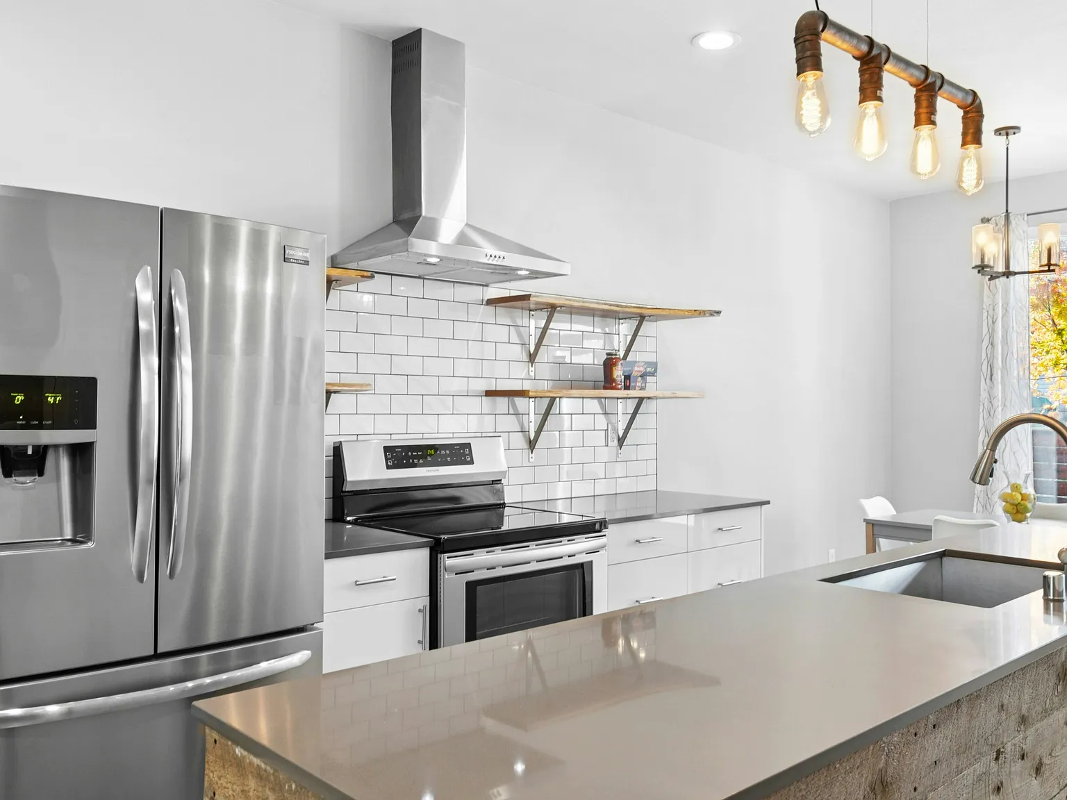 2 bed, 2.5 bath, 1370 sqft, $2,900 — Photo 4
