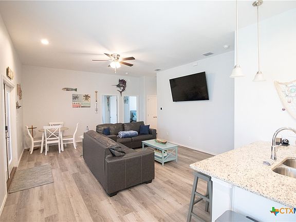 5th image of 207 Paradise Dr