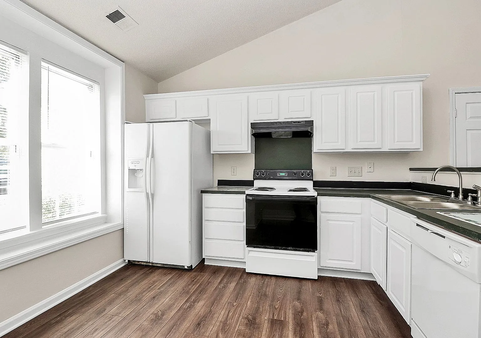 Updated Three Bedroom Home in Northwoods Neighborhood! — Photo 3