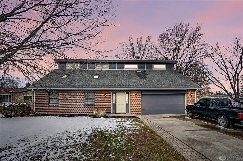 4472 Ambridge Dr photo 1
