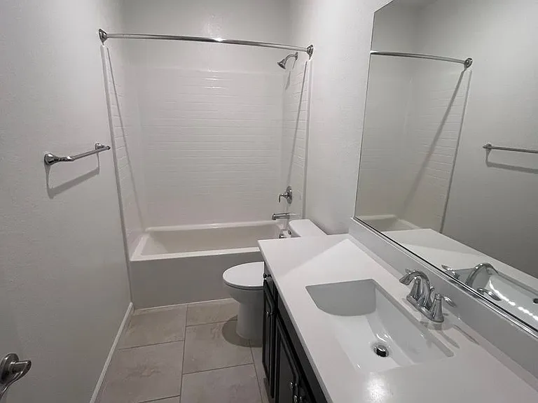1021 Chapelhill Ln — Photo 8