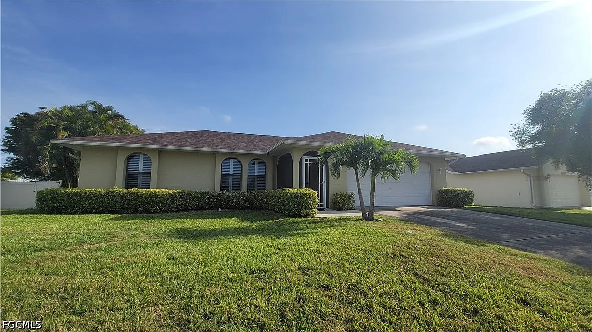 3 bed, 2.0 bath, 1311 sqft, $5,000 — Photo 1
