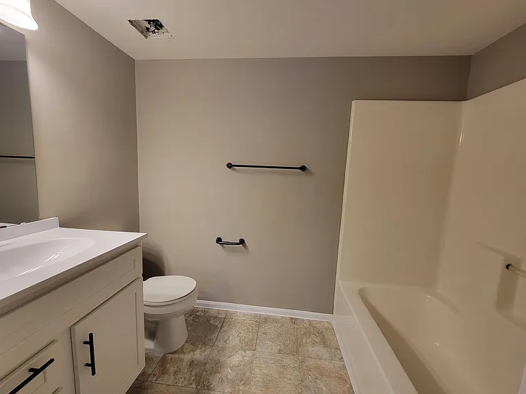 913 Carriage Circle Ln #1 — Photo 9