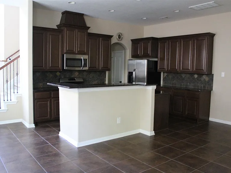 22 Cheswood Manor Dr — Photo 6