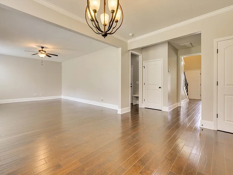 127 Radcliff Dr — Photo 13