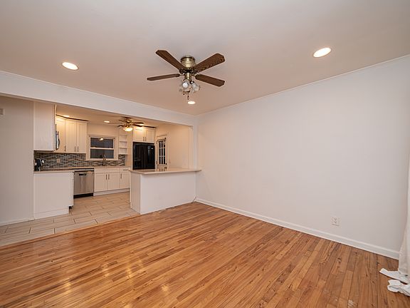 4th image of 411 Pleasantview Ct Floor 1