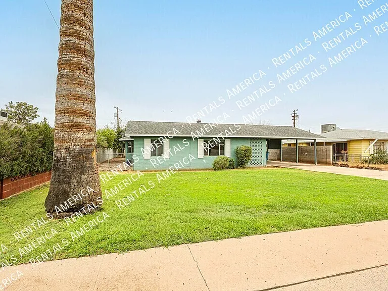 1723 W Indianola Ave — Photo 2