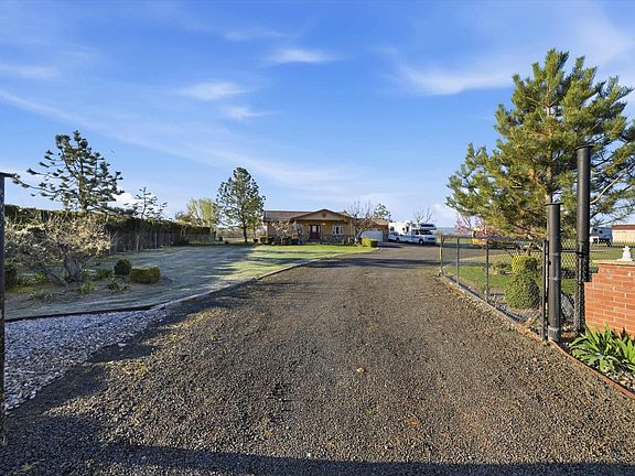 4th image of 237 Reeds Rd
