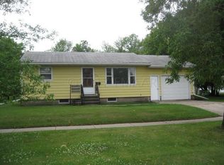 205 2nd St NW, Hillsboro, ND 58045