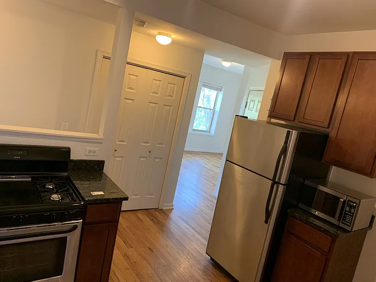 1943 W Chase Ave #2 — Photo 6
