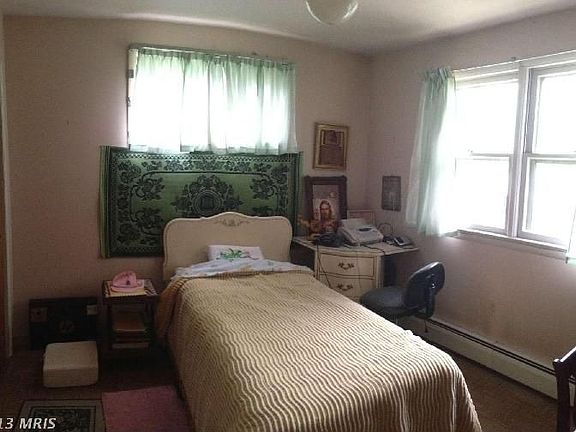 3rd image of 903 N Jefferson St
