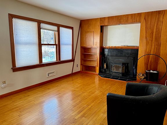 4th image of 9 Spring St