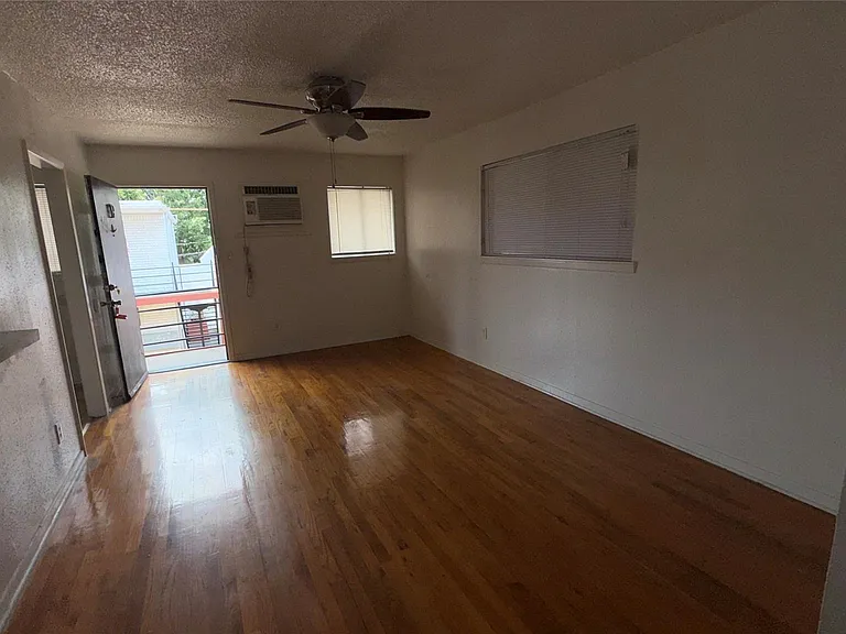 4921 Crawford St #19 — Photo 8