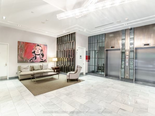 300 Lisgar St #809, Ottawa, ON K2P 0E2