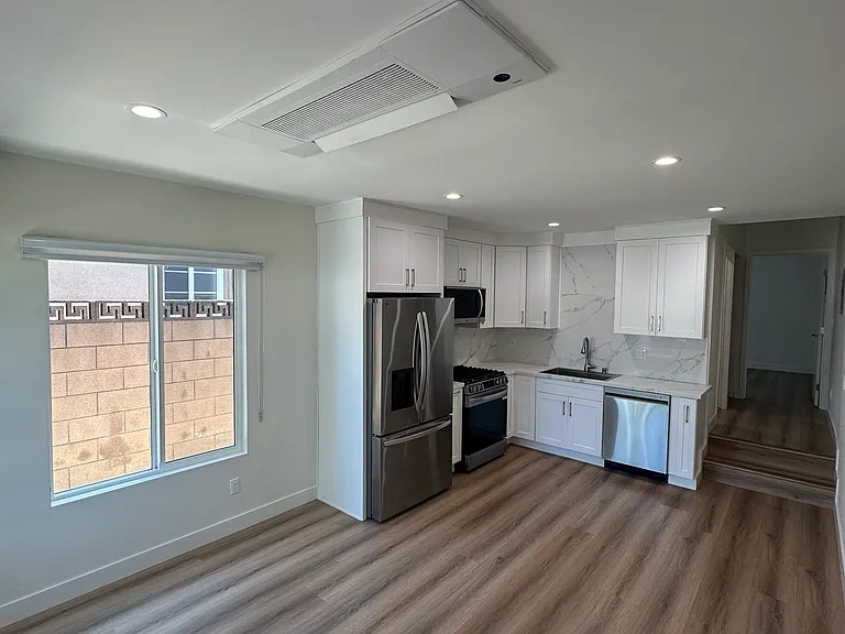 1445 N Maple St #101 — Photo 3
