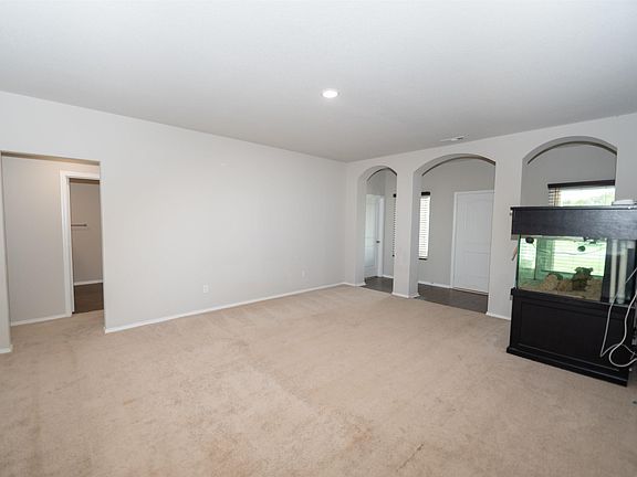4th image of 105 Williams Ln