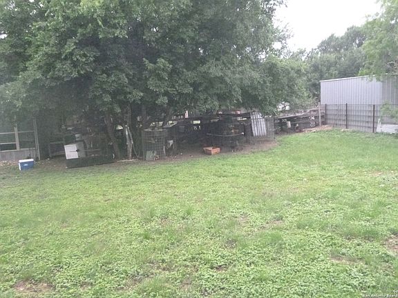 4th image of 3503 Creekside Dr.