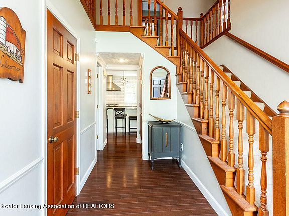 3rd image of 2139 Woodfield Rd