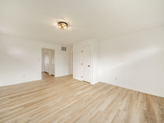 3rd image of 208 S Kenmore Rd