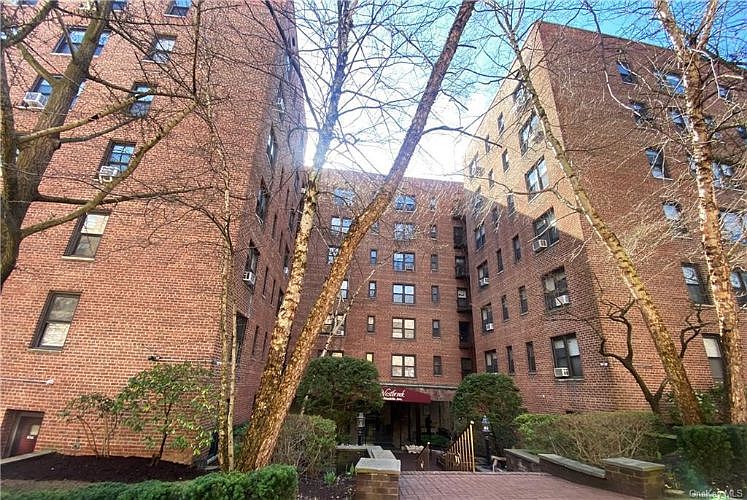 1st image of 10 Franklin Ave APT 6A