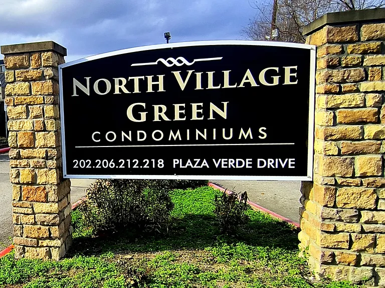 PLAZA VERDE CONDOS — Photo 1