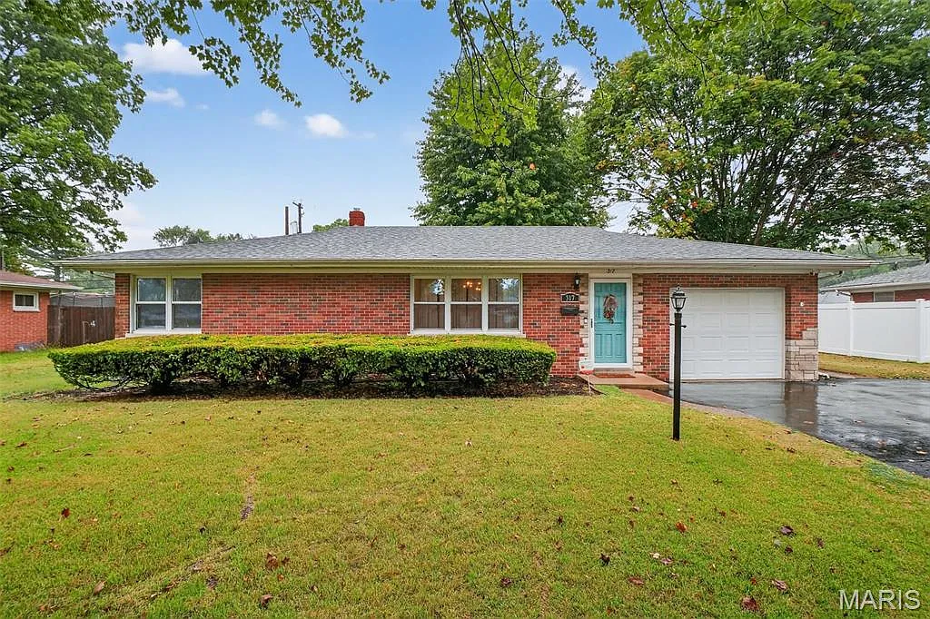 317 Southgate Dr photo 1