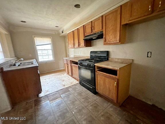 2nd image of 216 Meadowview St