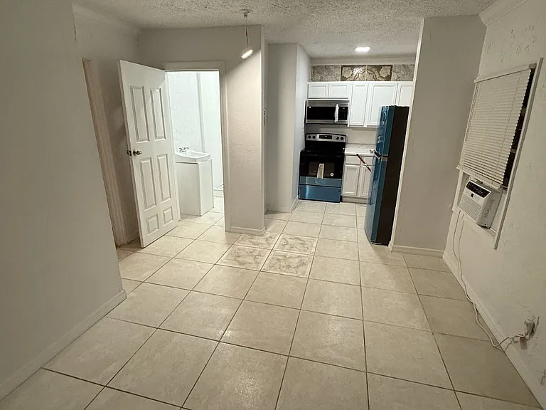 122 Gwen Hill St — Photo 2