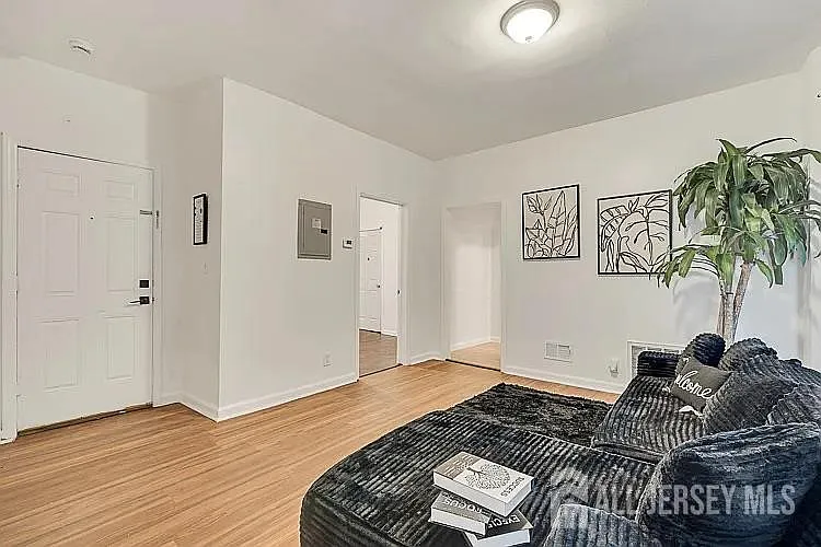 110 N 17th St — Photo 14
