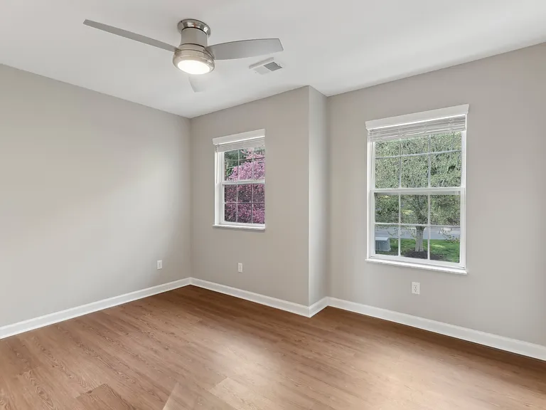 103 Lakeview Ct — Photo 27