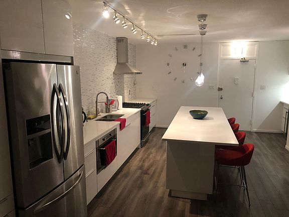 3rd image of 4242 E West Hwy APT 1009