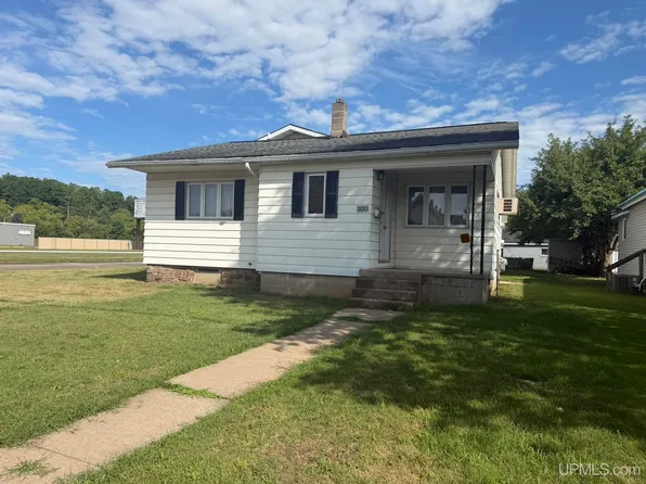 300 E Smith St, Iron Mountain, MI 49801
