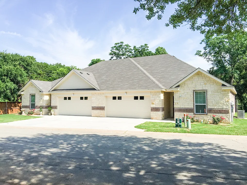 2933 Savannah Ct