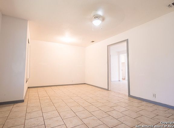 5th image of 207 Radiance Ave