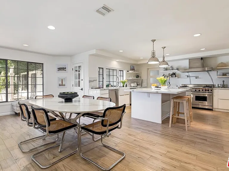 1075 Wallace Rdg — Photo 10