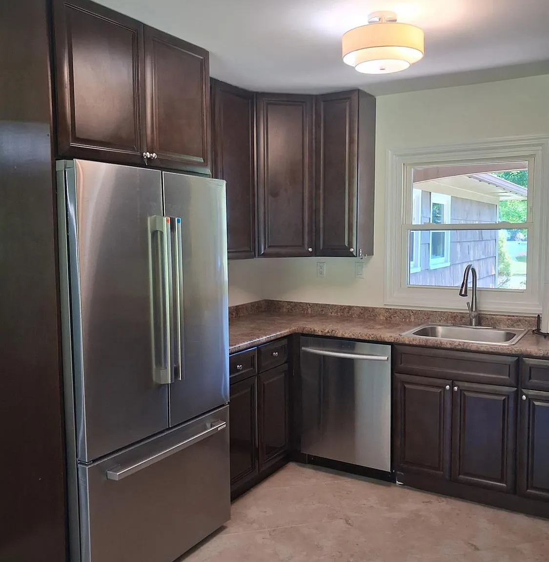 3 bed, 2.0 bath, 1887 sqft, $3,850 — Photo 2
