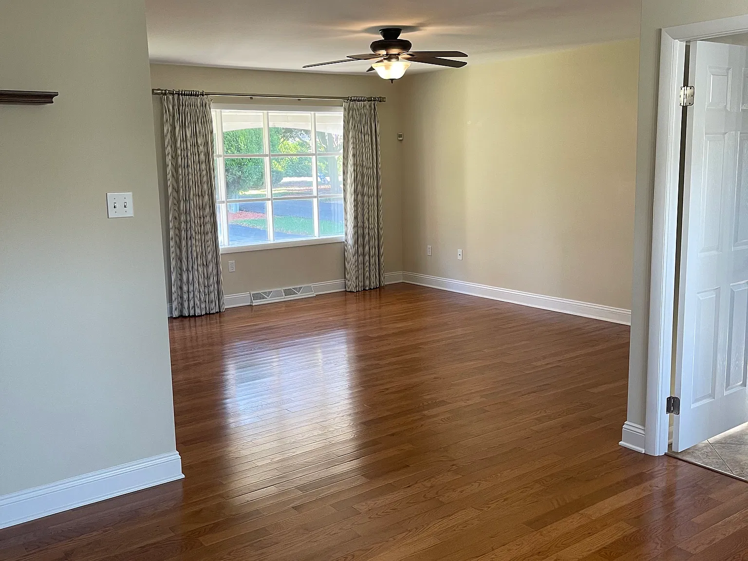 300 Kingswood Ter — Photo 4