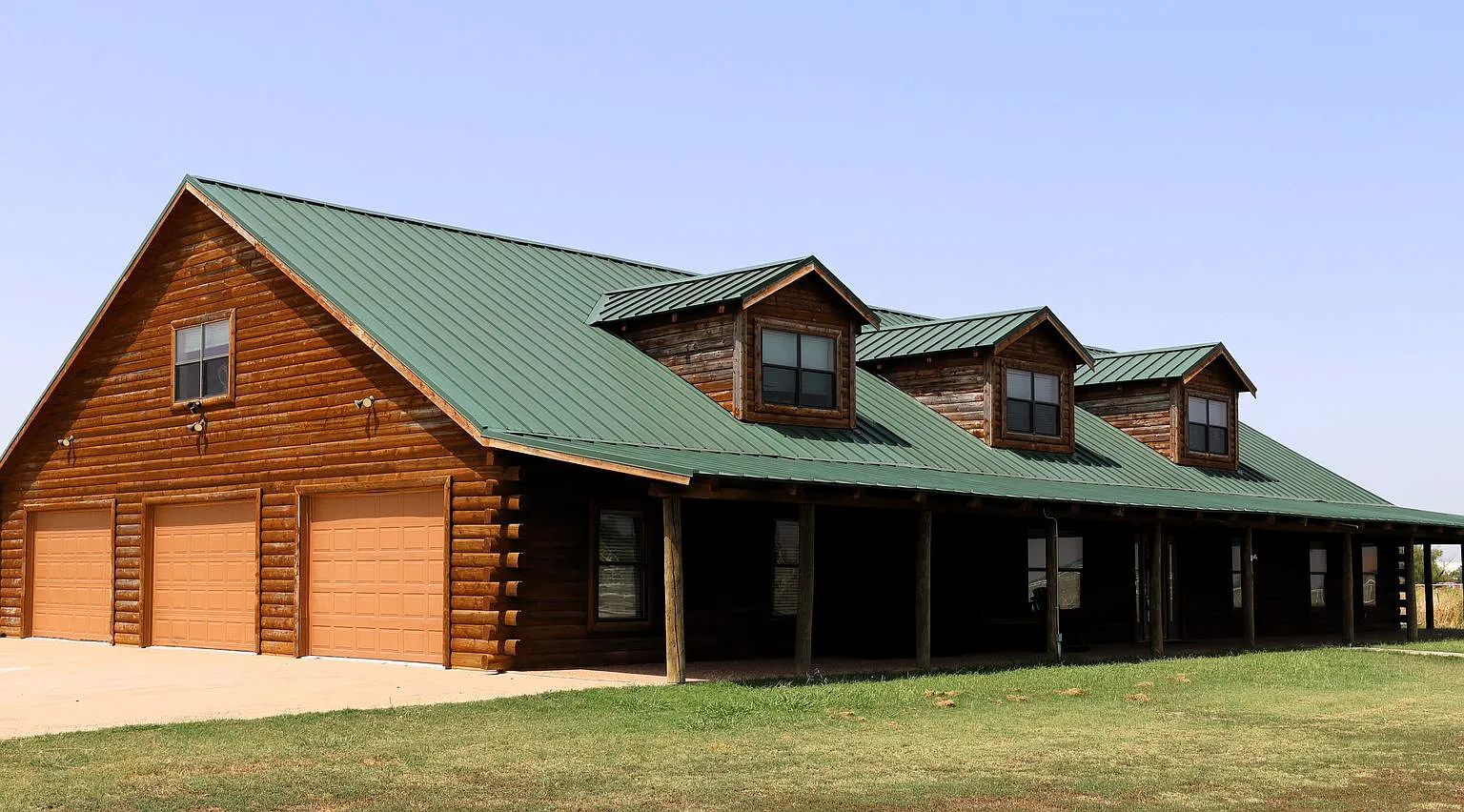 4 Bed 3.5 Bath with 11.5 Acres in Krum — Photo 1