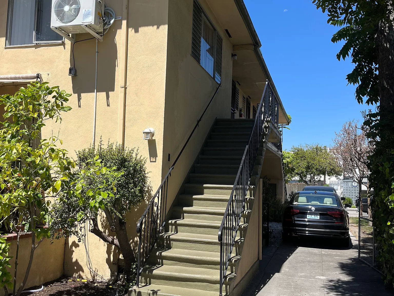 2 bed, 1.5 bath, 1000 sqft, $2,550 — Photo 2