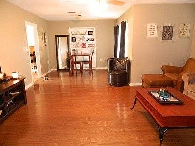 3rd image of 830 N Harbin Dr