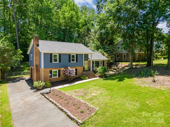 8126 Cliffside Dr, Charlotte, NC 28270
