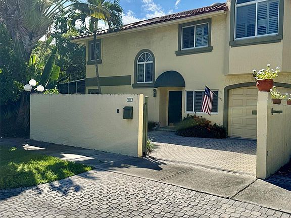 2nd image of 101 NE 14th Avenue #101