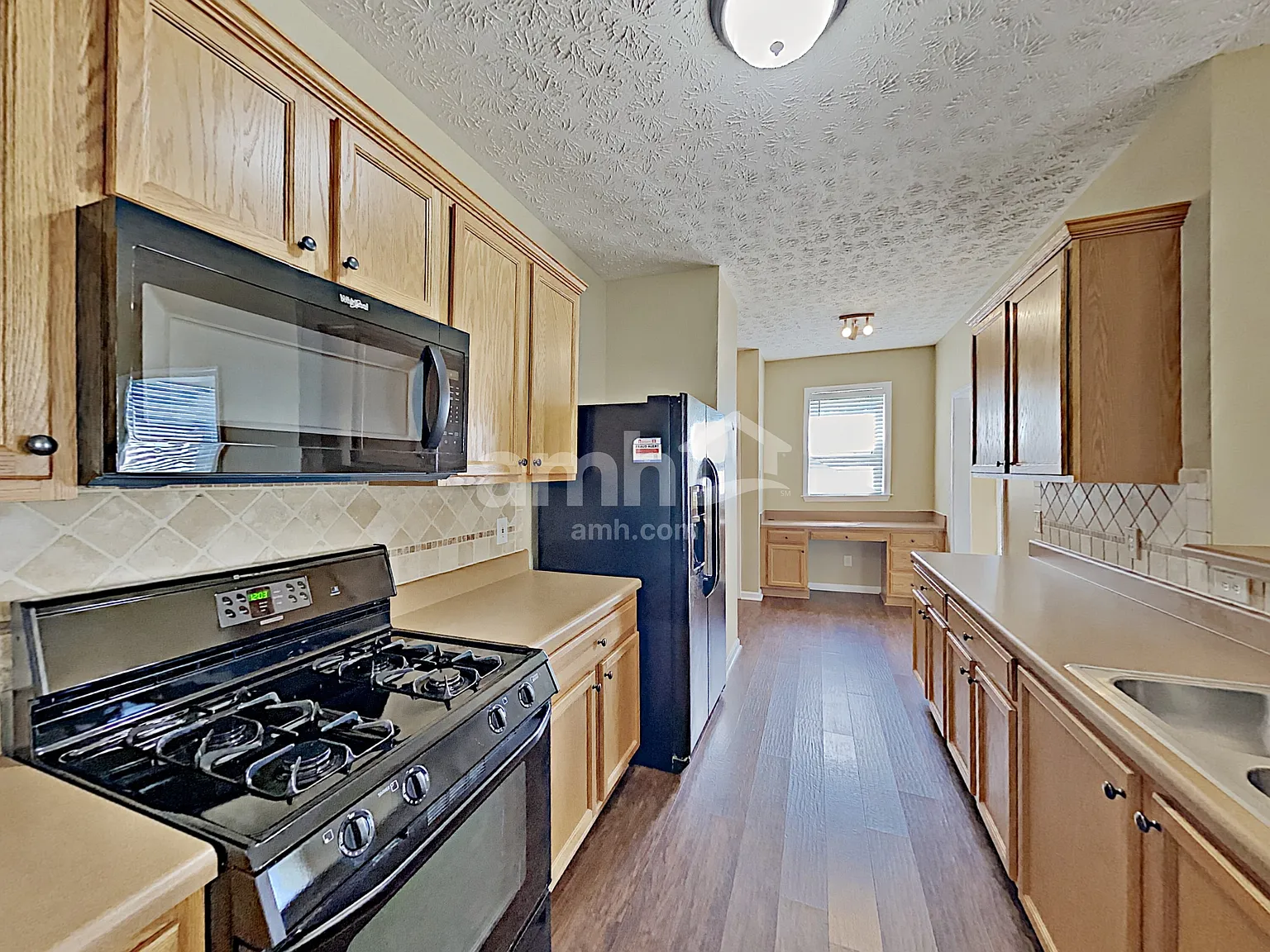4 bed, 2.5 bath, 2450 sqft, $2,620 — Photo 4