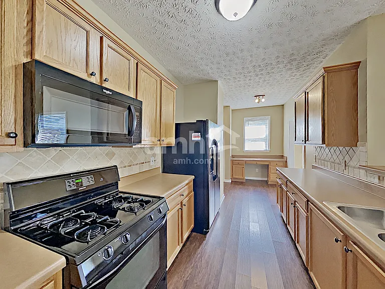 409 Avery Ct — Photo 4