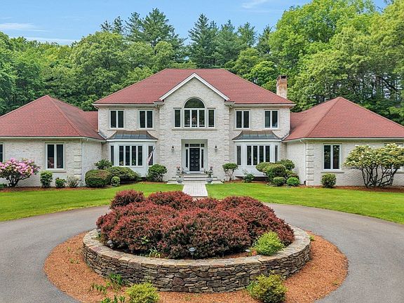 3rd image of 784 Strawberry Hill Rd